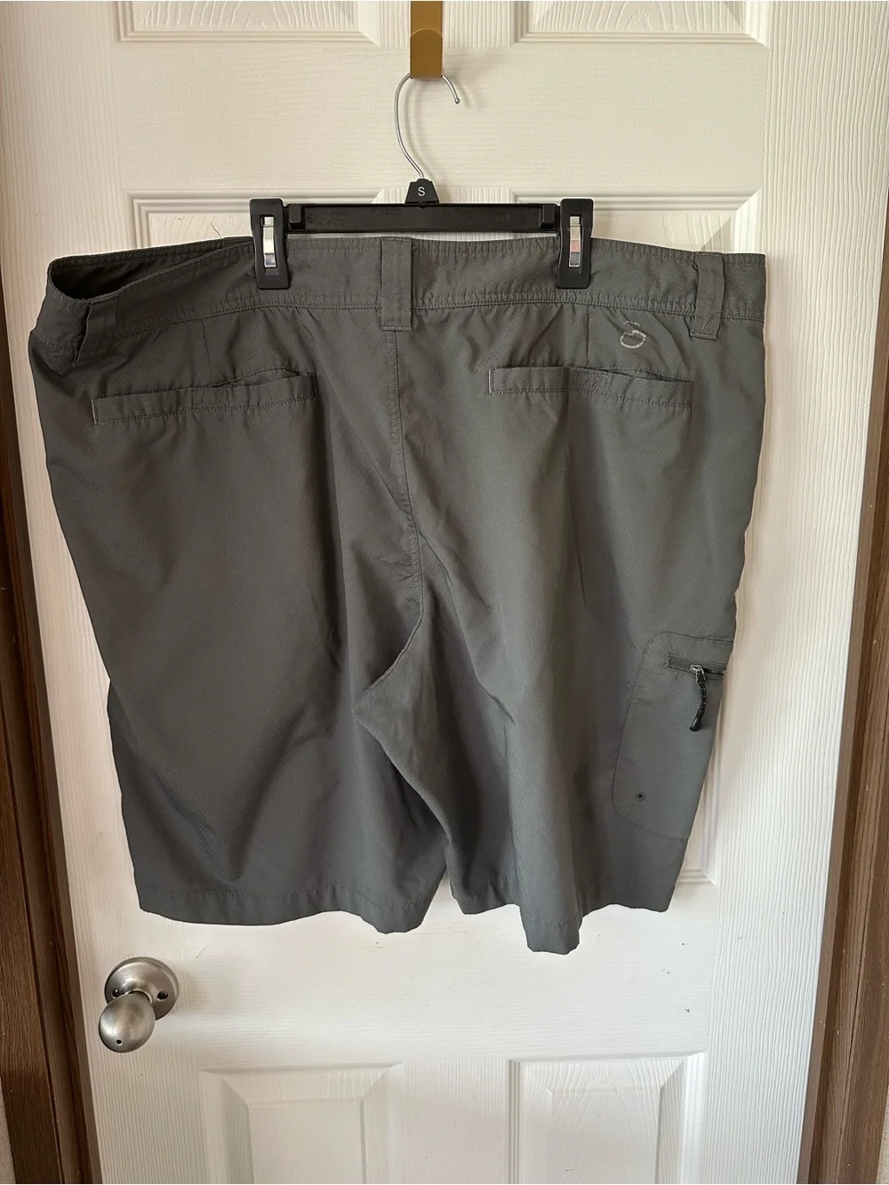 Men's Magellan Fish Gear Mega Repel Gray Cargo Shorts 44
